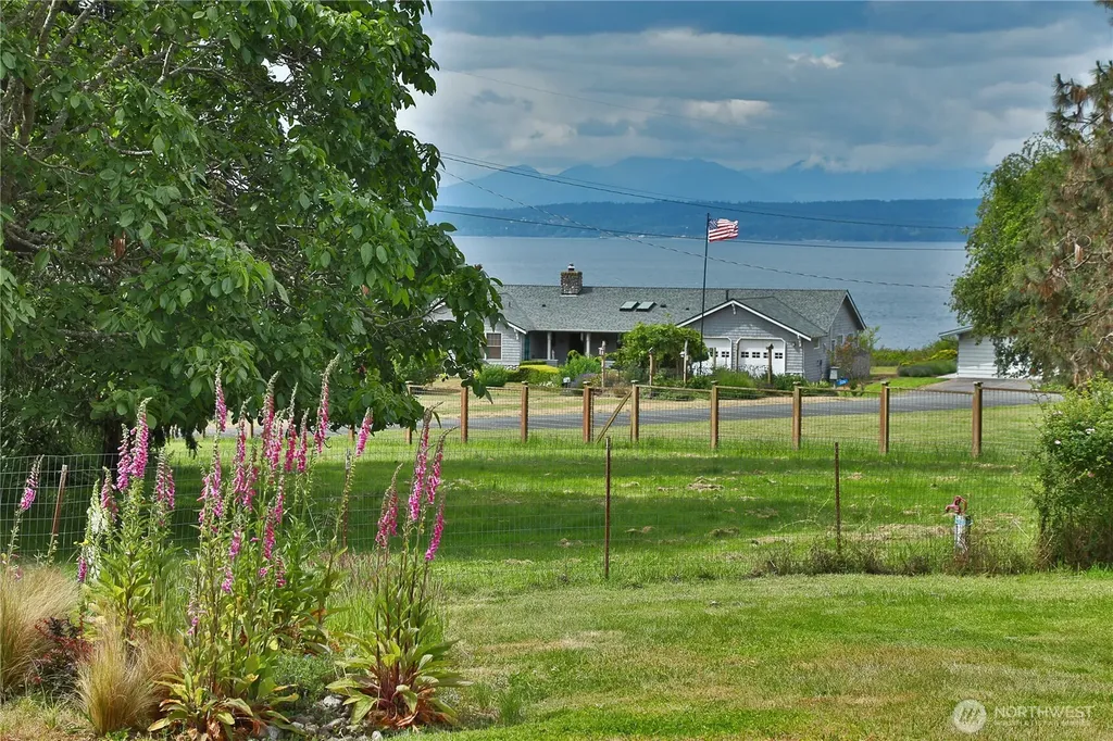 538 Bush Point Road Freeland WA 98249