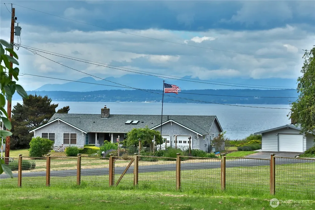 538 Bush Point Road Freeland WA 98249