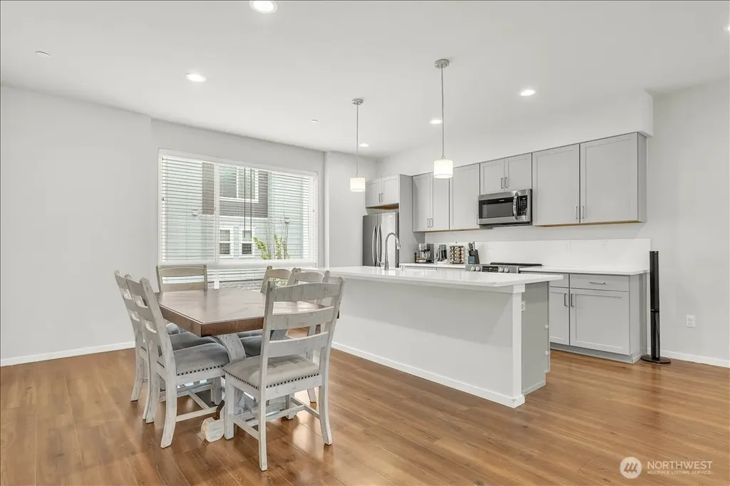 13628 Manor Way Lynnwood WA 98087