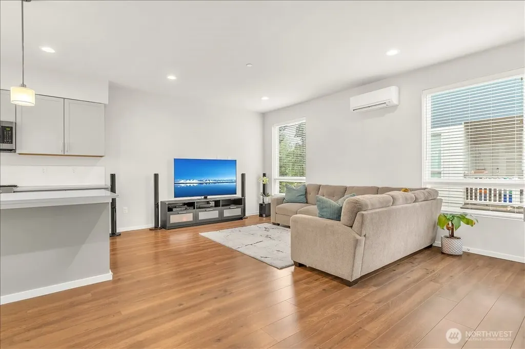 13628 Manor Way Lynnwood WA 98087