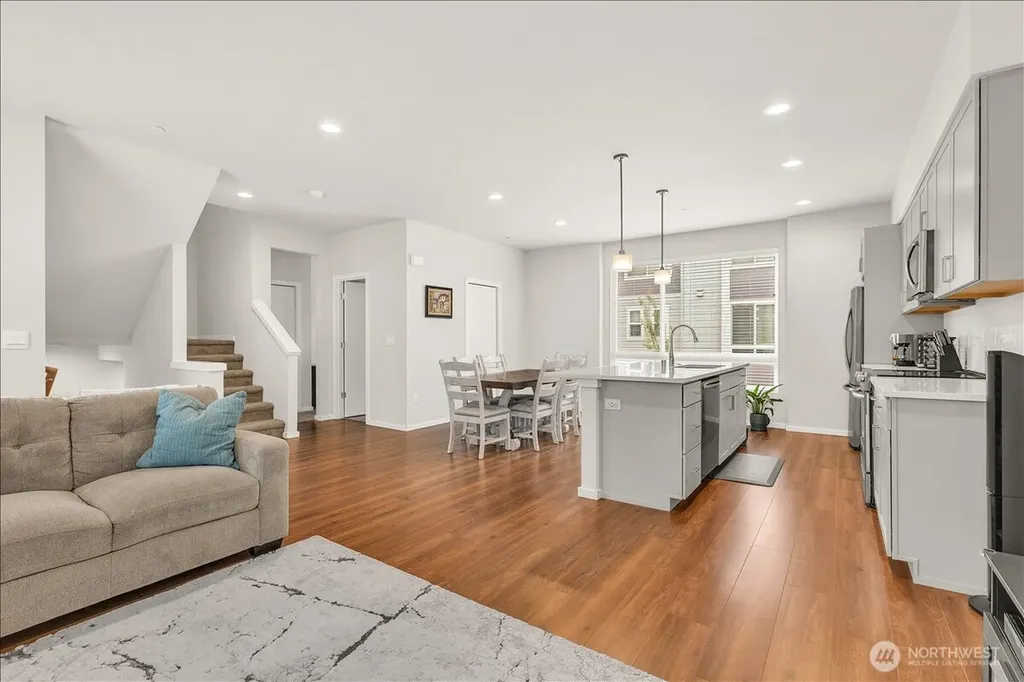 13628 Manor Way Lynnwood WA 98087