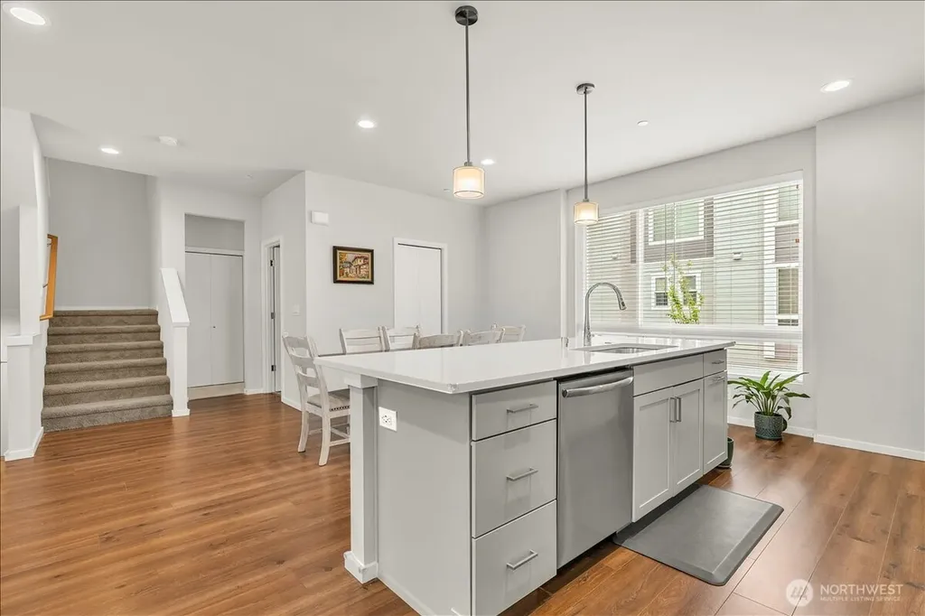 13628 Manor Way Lynnwood WA 98087