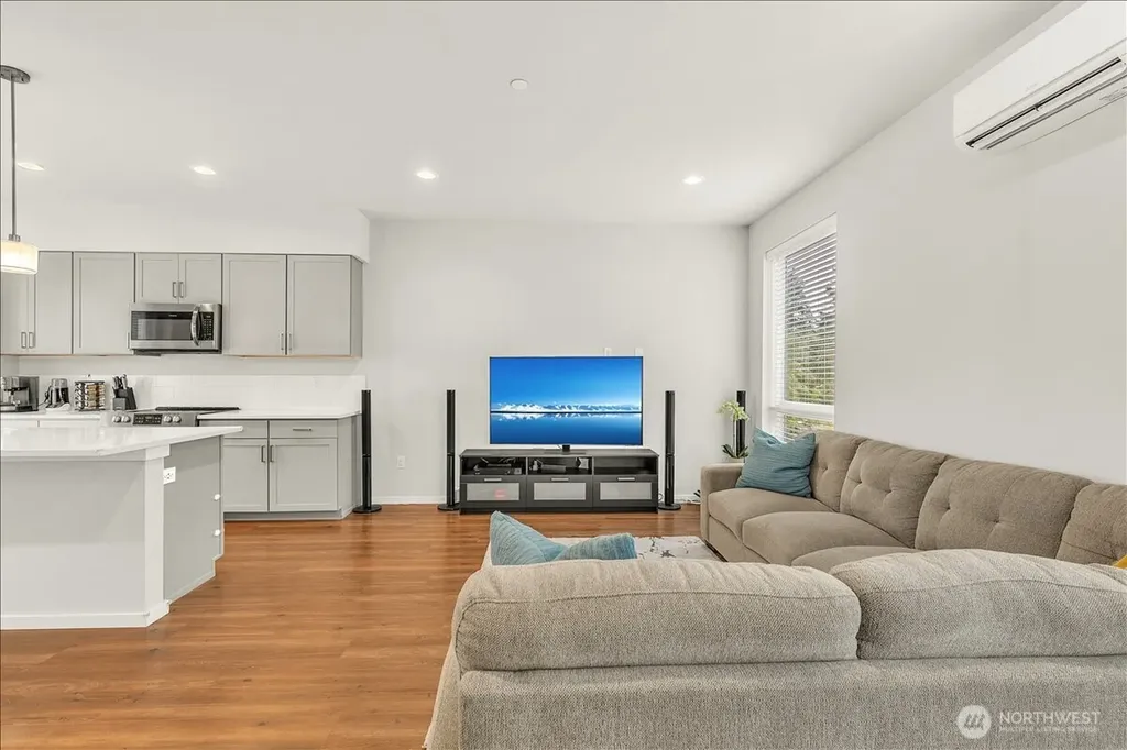 13628 Manor Way Lynnwood WA 98087