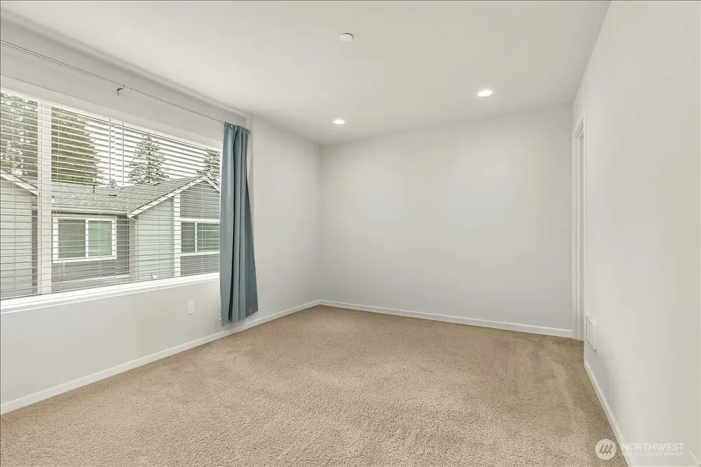 13628 Manor Way Lynnwood WA 98087