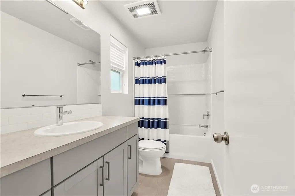 13628 Manor Way Lynnwood WA 98087