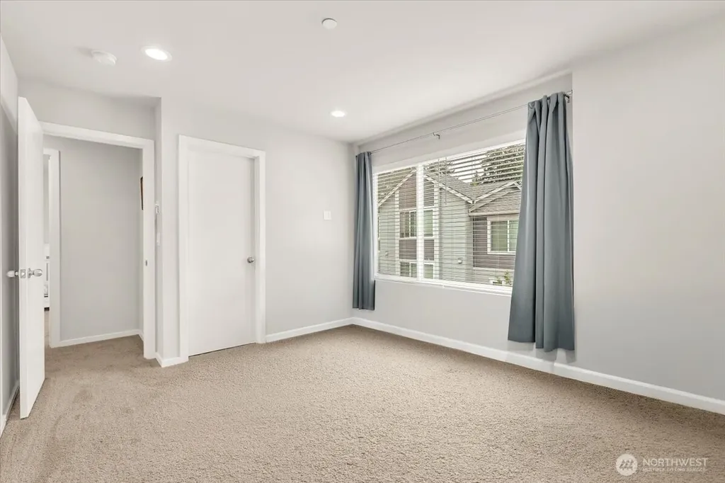 13628 Manor Way Lynnwood WA 98087