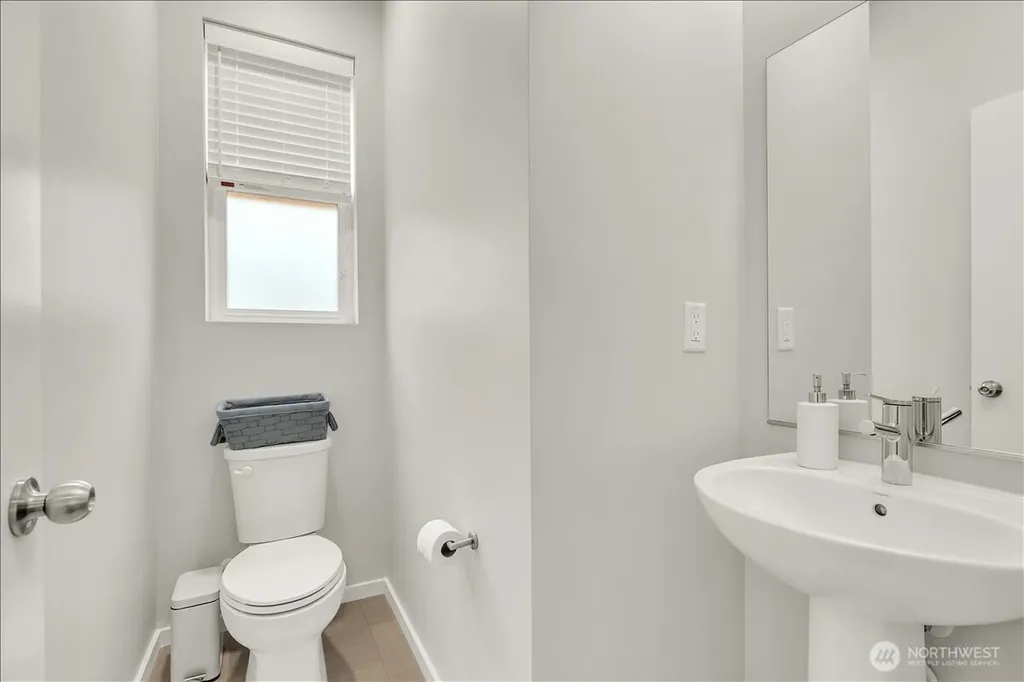13628 Manor Way Lynnwood WA 98087