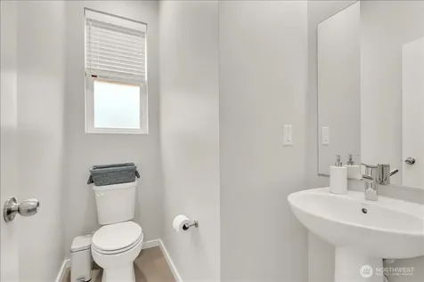 13628 Manor Way Lynnwood WA 98087