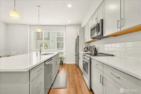 13628 Manor Way Lynnwood WA 98087