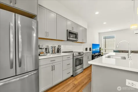 13628 Manor Way Lynnwood WA 98087