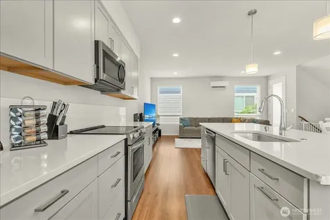 13628 Manor Way Lynnwood WA 98087