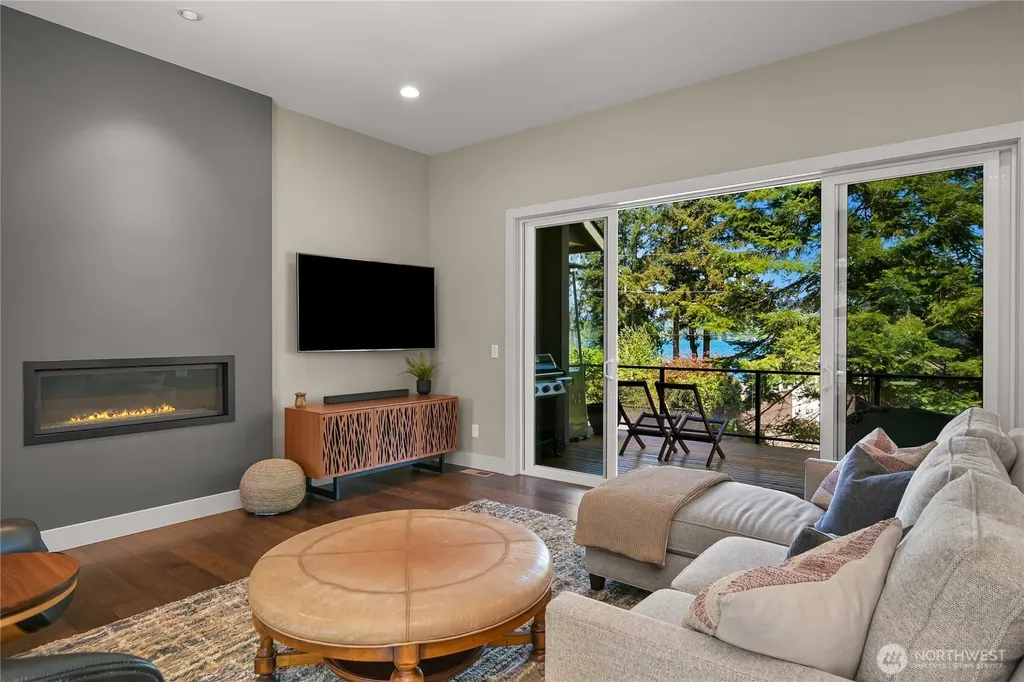 28 Strawberry Point Road Bellingham WA 98229