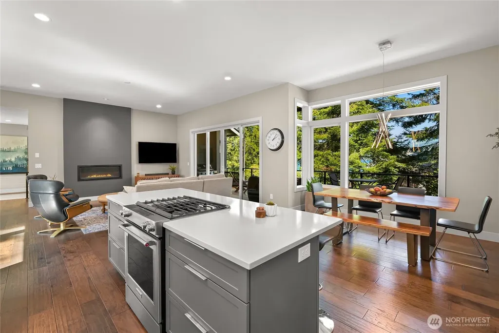 28 Strawberry Point Road Bellingham WA 98229
