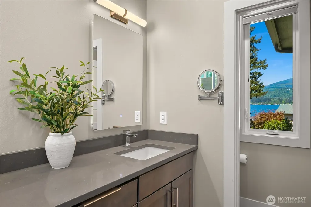 28 Strawberry Point Road Bellingham WA 98229