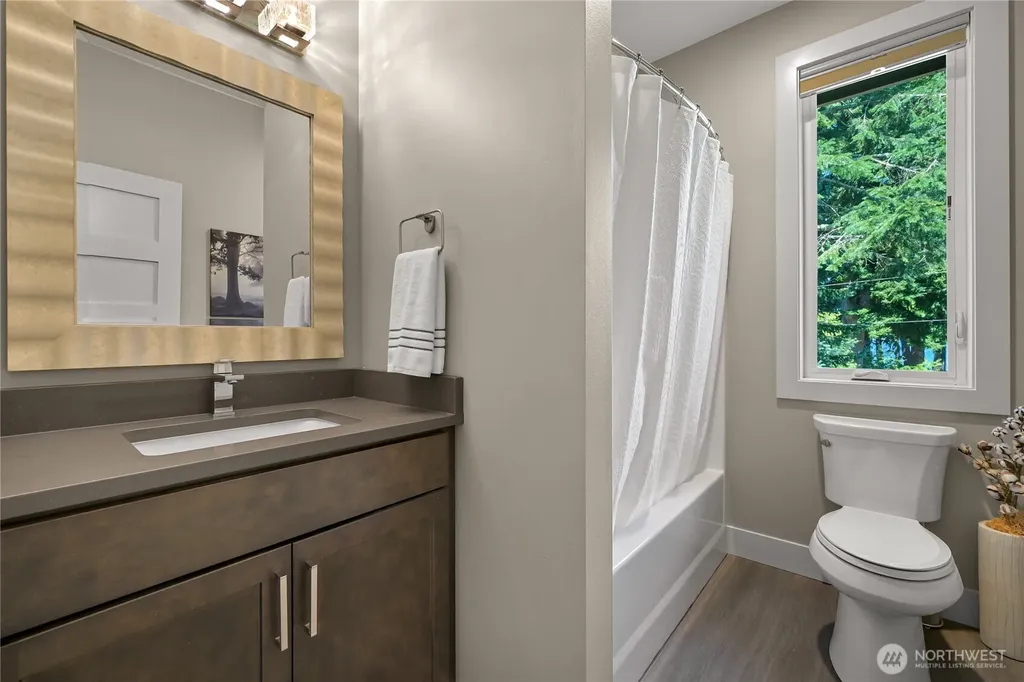 28 Strawberry Point Road Bellingham WA 98229