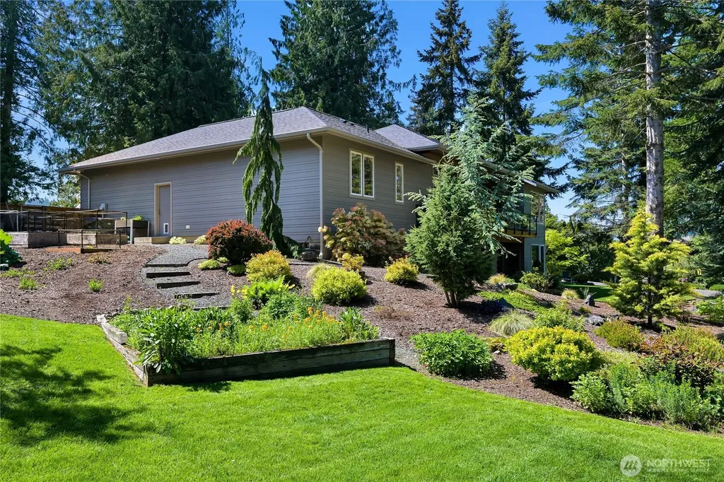 28 Strawberry Point Road Bellingham WA 98229