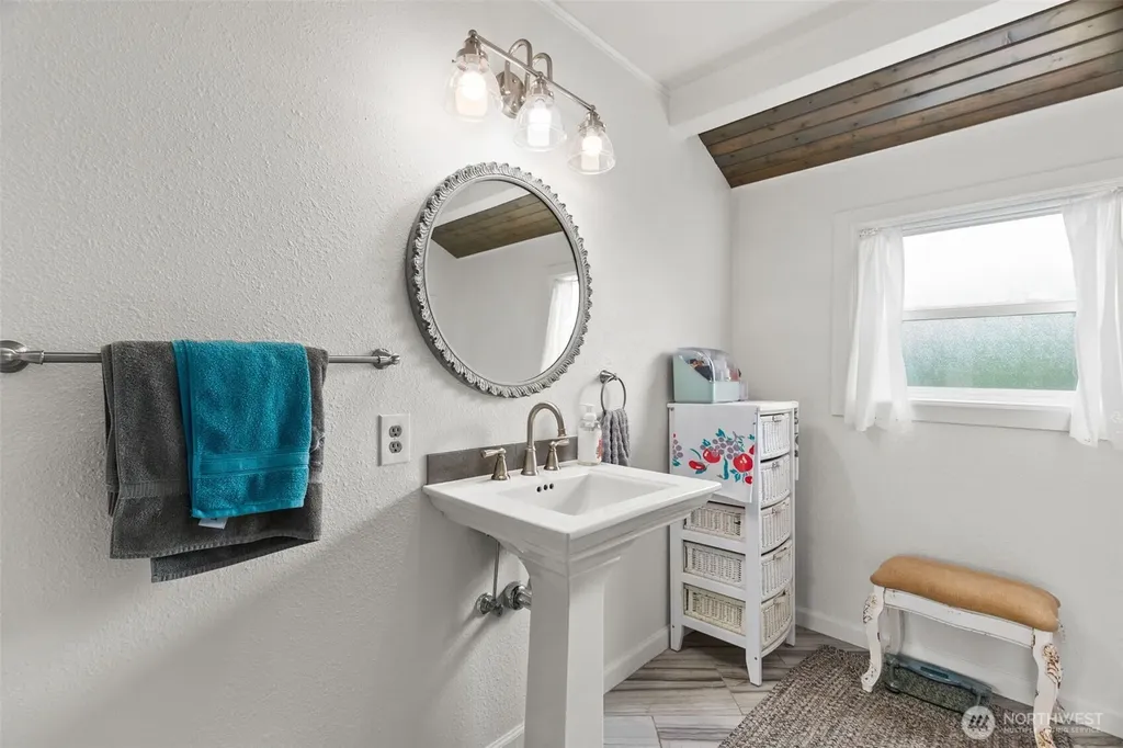 1102 W Anderson Street Elma WA 98541