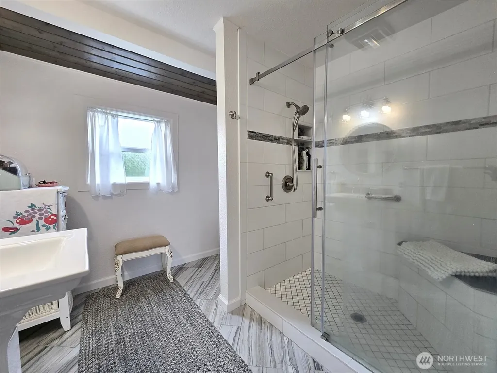 1102 W Anderson Street Elma WA 98541
