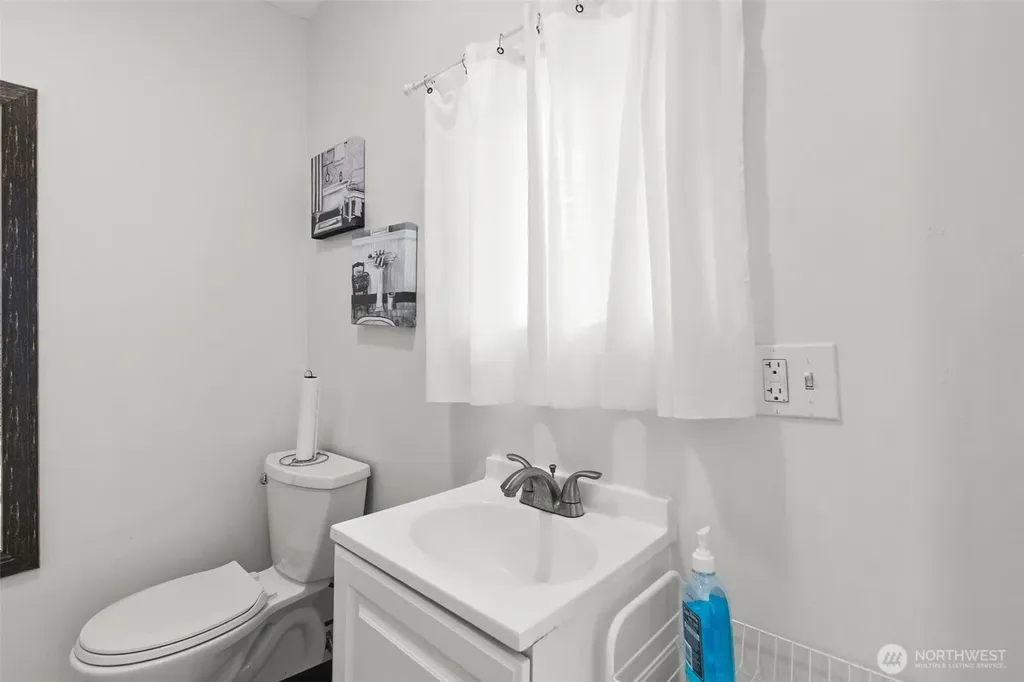 1102 W Anderson Street Elma WA 98541
