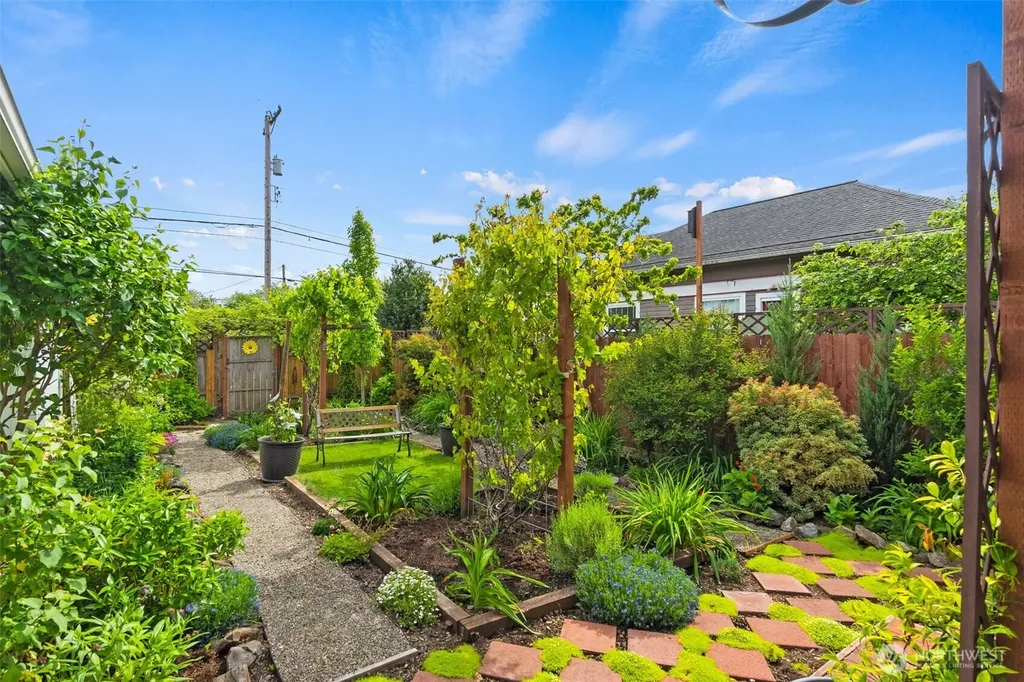 1102 W Anderson Street Elma WA 98541