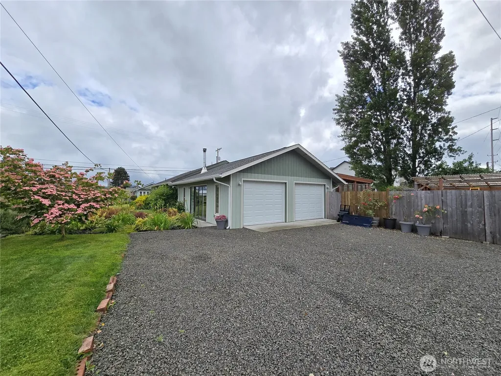 1102 W Anderson Street Elma WA 98541