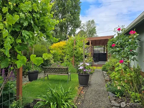 1102 W Anderson Street Elma WA 98541