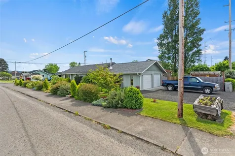 1102 W Anderson Street Elma WA 98541