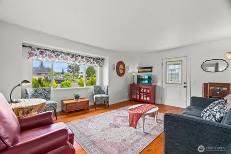1102 W Anderson Street Elma WA 98541