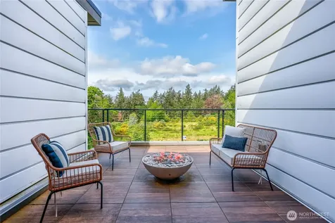 227 Ebi Lane NE Bainbridge Island WA 98110