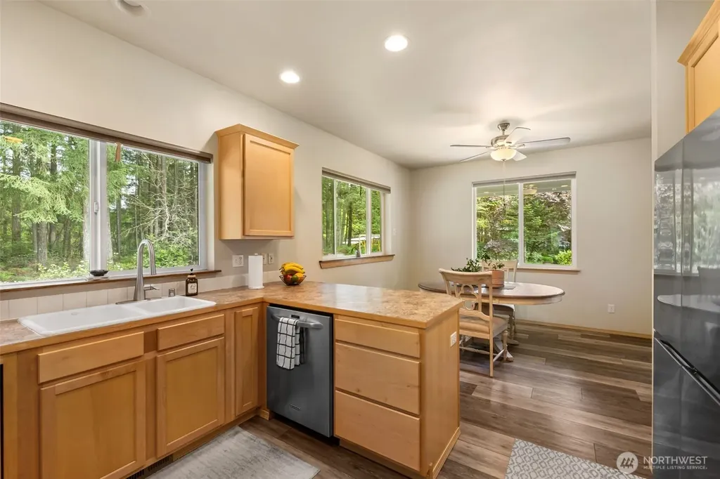 5056 SW Lake Helena Road Port Orchard WA 98367