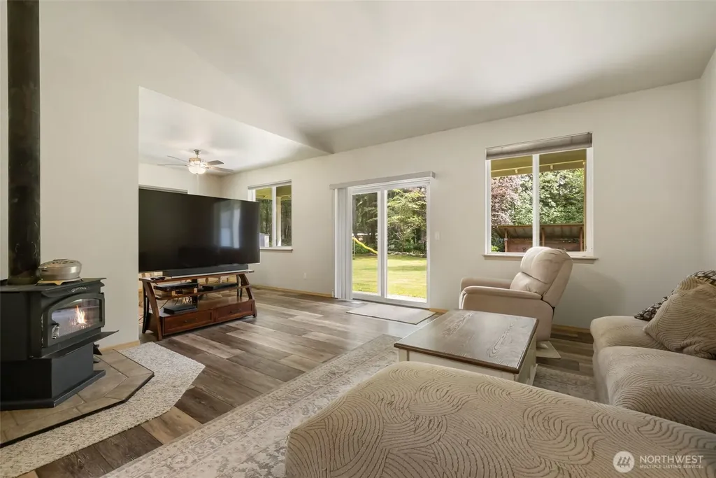 5056 SW Lake Helena Road Port Orchard WA 98367