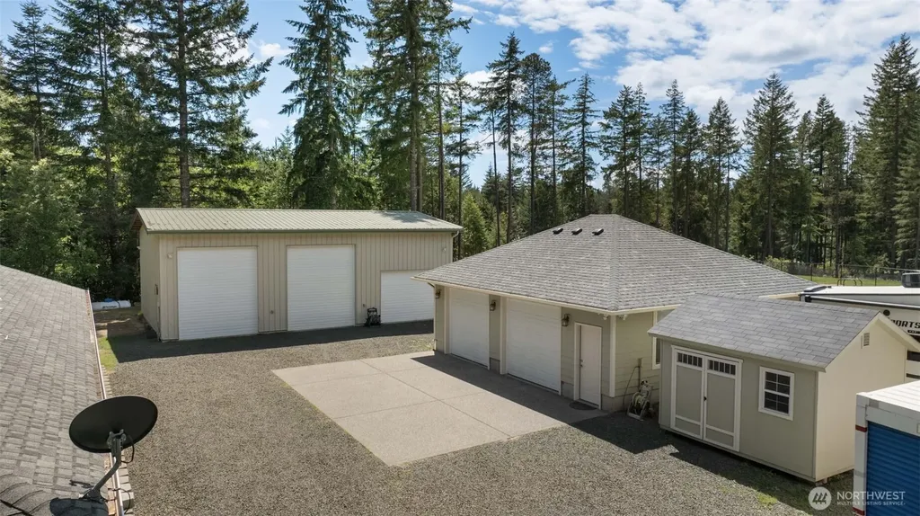 5056 SW Lake Helena Road Port Orchard WA 98367