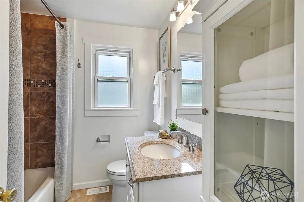 8800 Ravenna Avenue NE Seattle WA 98115