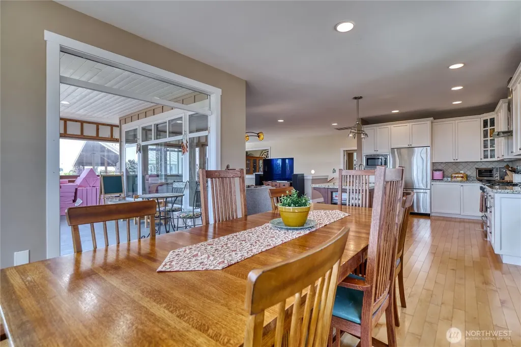 1588 Edwards Drive Point Roberts WA 98281