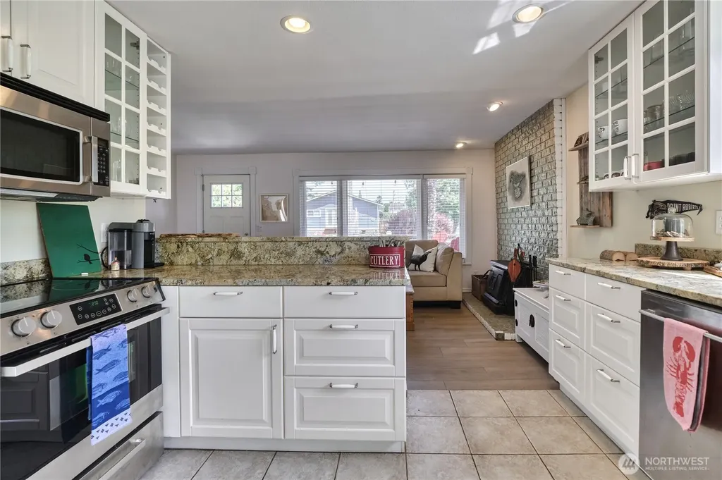 689 Deer Lane Point Roberts WA 98281
