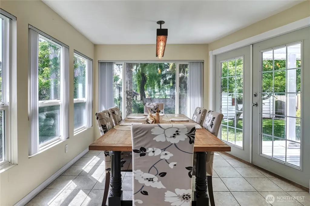 689 Deer Lane Point Roberts WA 98281