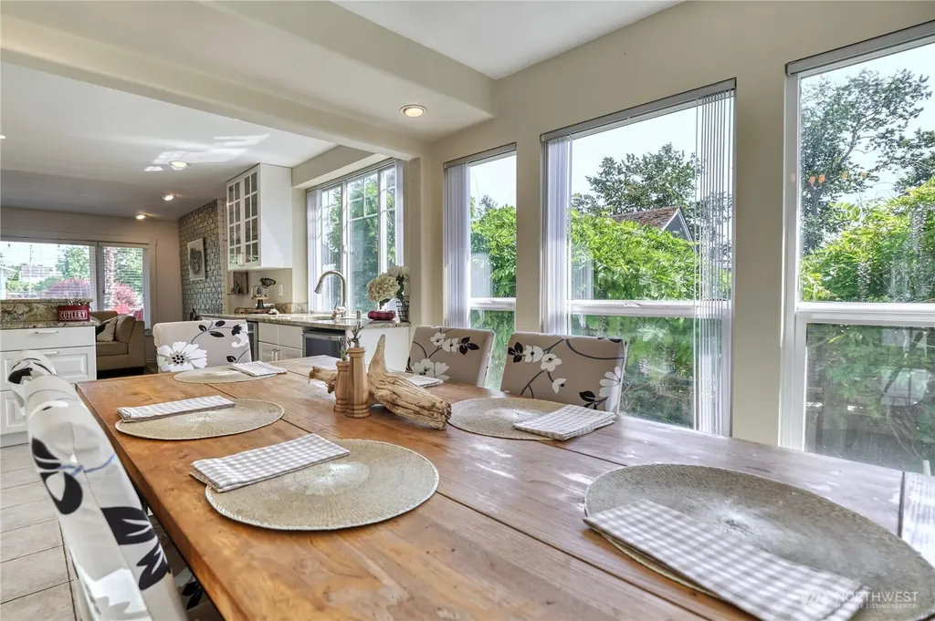 689 Deer Lane Point Roberts WA 98281