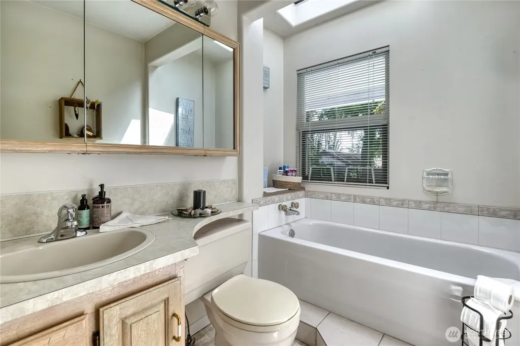 689 Deer Lane Point Roberts WA 98281