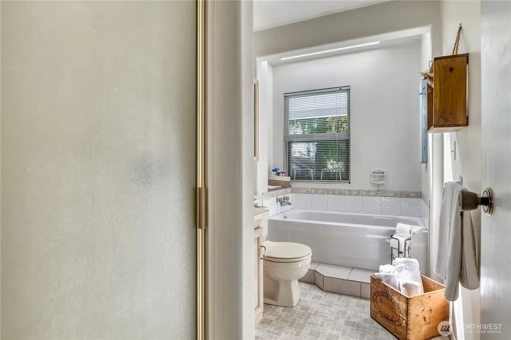 689 Deer Lane Point Roberts WA 98281
