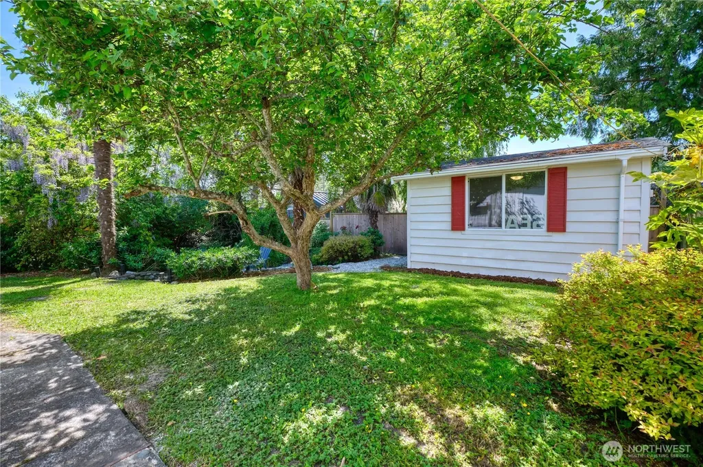 689 Deer Lane Point Roberts WA 98281