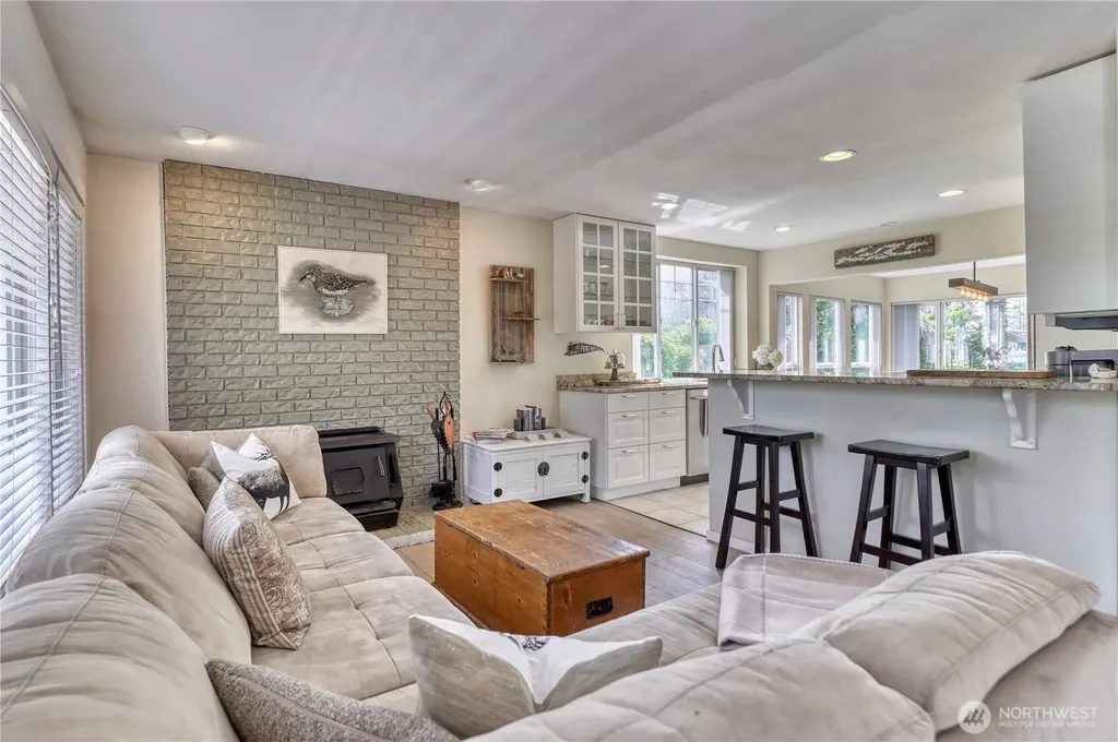 689 Deer Lane Point Roberts WA 98281