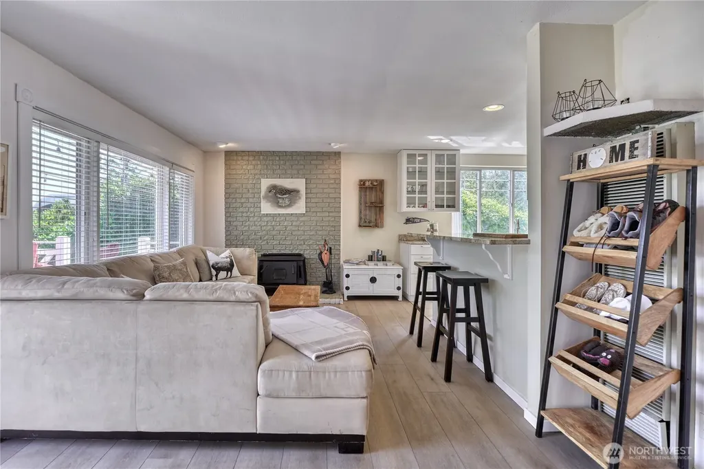 689 Deer Lane Point Roberts WA 98281
