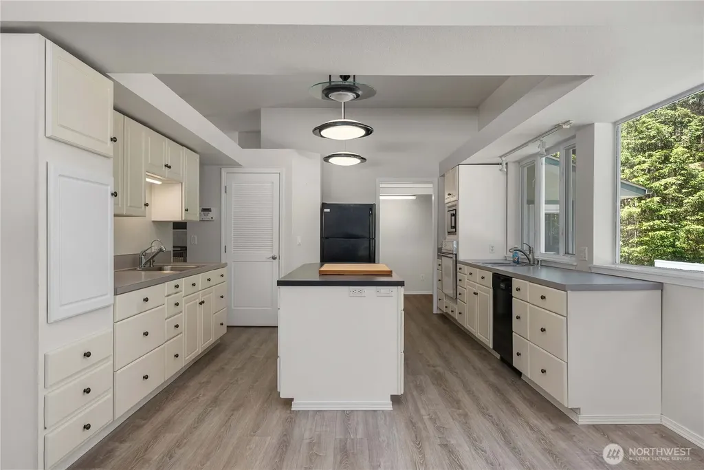 3776 SE Easy Street Lane Port Orchard WA 98367