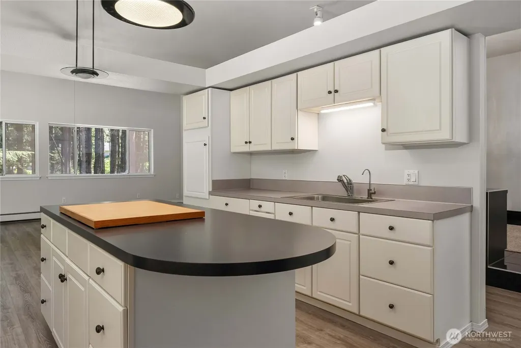 3776 SE Easy Street Lane Port Orchard WA 98367
