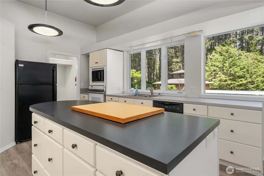 3776 SE Easy Street Lane Port Orchard WA 98367