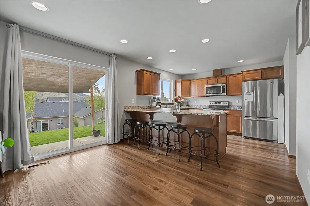 116 George Loop Rock Island WA 98850