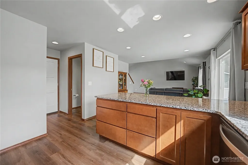 116 George Loop Rock Island WA 98850