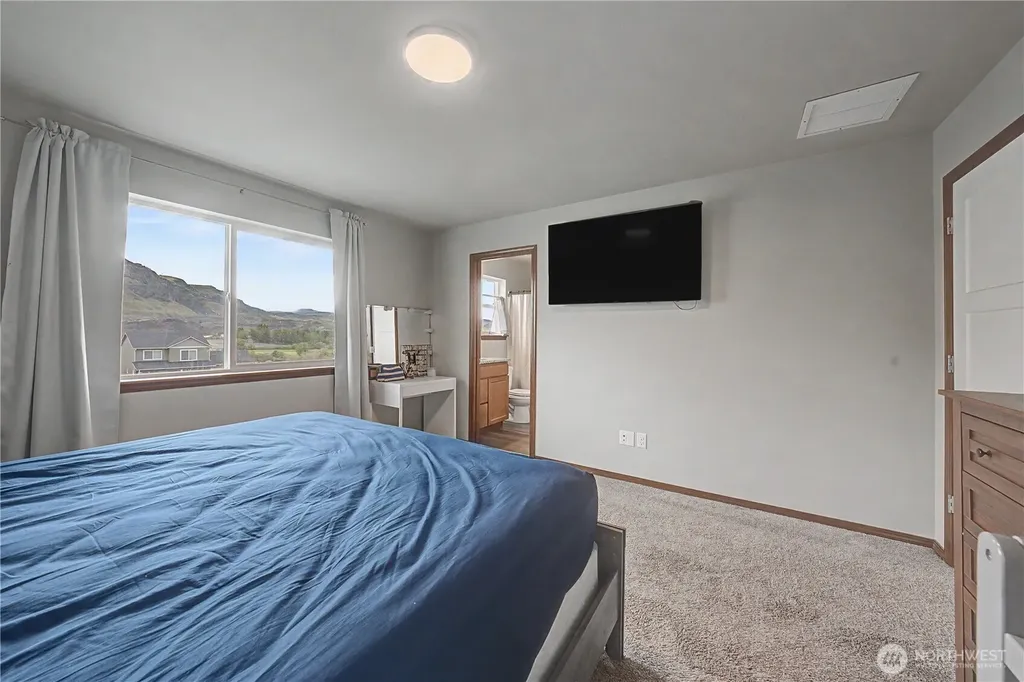 116 George Loop Rock Island WA 98850