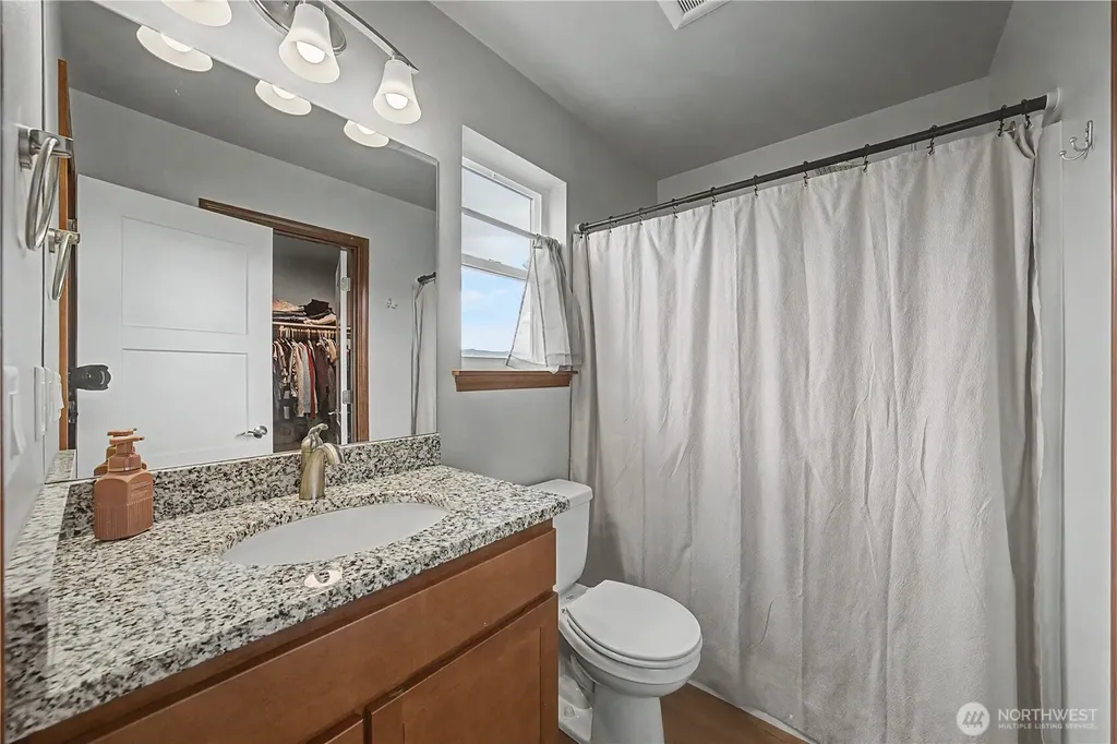 116 George Loop Rock Island WA 98850