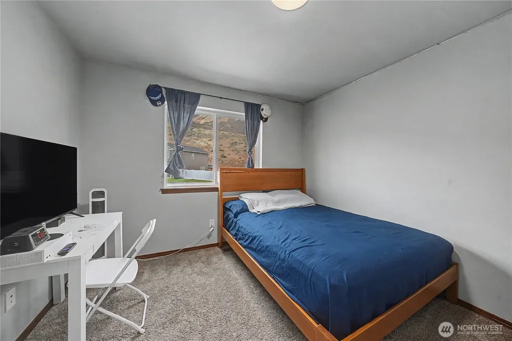 116 George Loop Rock Island WA 98850